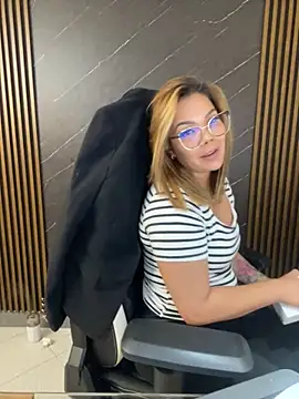 KellyBrooklyn  online show from October 28, 3:07 pm