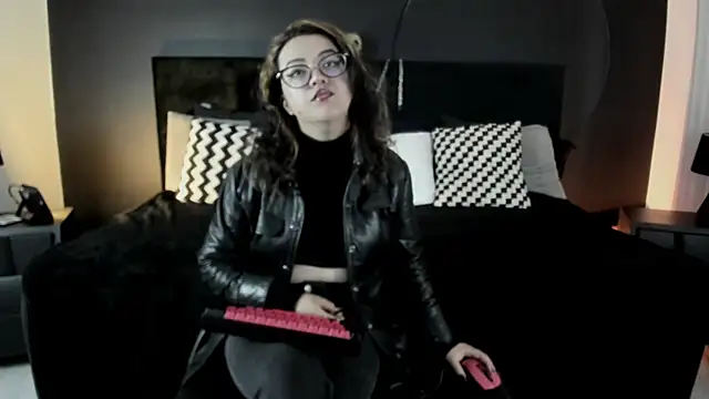  Jade 16 online show from July 30, 11:44 am
