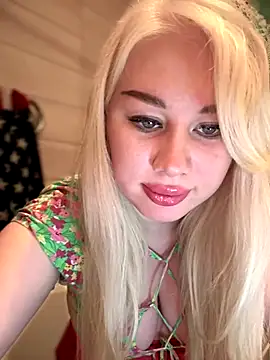 Snapshot of LaraHollywood chatting on October 13, 5:10 am LaraHollywood online show from October 13, 5:10 am