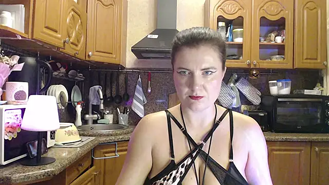 LizaCakes online show from November 19, 3:56 pm