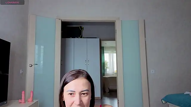 Snapshot of sweeetgirls2021 chatting on September 26, 3:04 am sweeetgirls2021 online show from September 26, 3:04 am