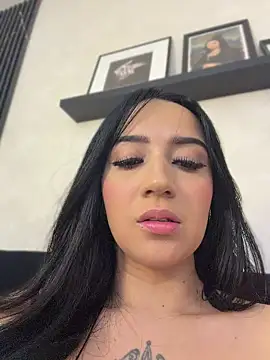 EmmyEvans1 online show from May 13, 8:03 pm