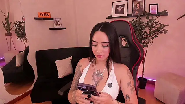 EmmyEvans1 online show from November 3, 7:51 pm