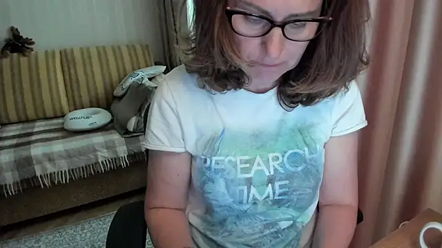 lauraoven online show from May 26, 2:49 pm