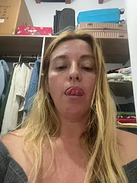 moniquerainx online show from April 22, 3:47 am