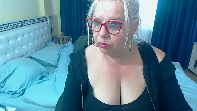 SonyaHotMilf online show from May 14, 11:05 am
