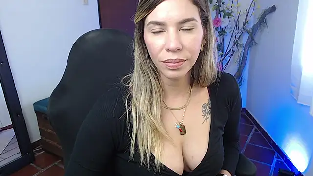 ms sofia x online show from October 9, 6:45 pm