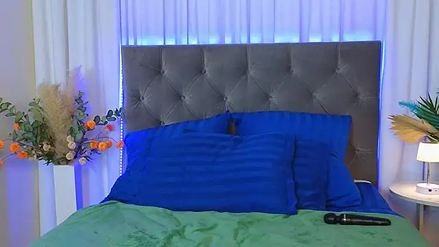 Ariana Petite online show from February 27, 12:43 am