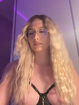 mollyxxx online show from May 18, 11:44 pm