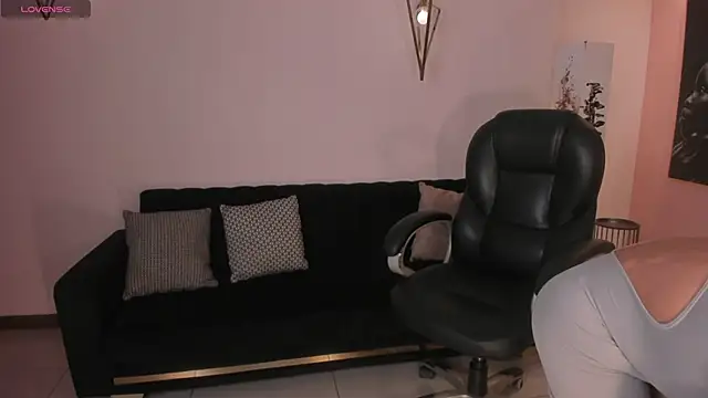 MiaRoberts1 online show from February 18, 7:24 pm