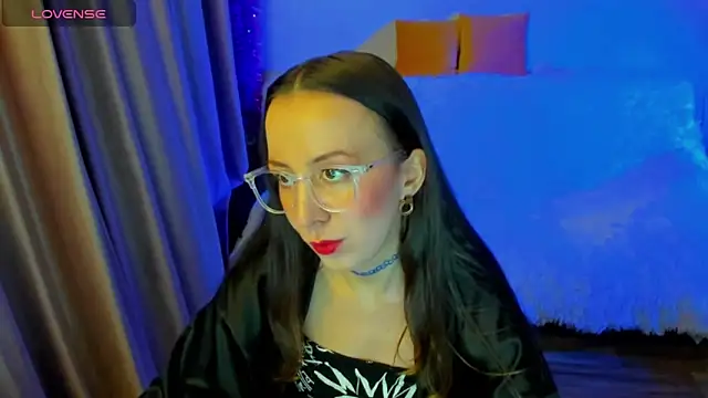 CurlySteph online show from February 4, 7:50 pm