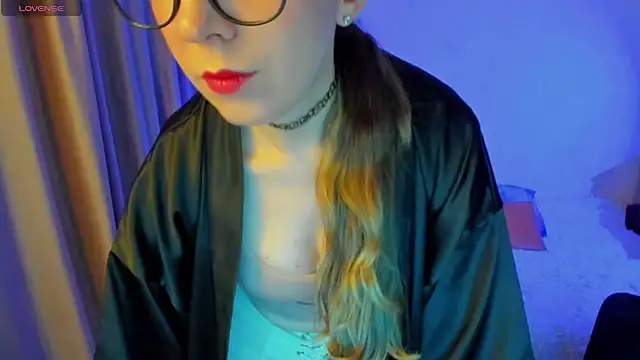 CurlySteph online show from October 10, 4:12 pm