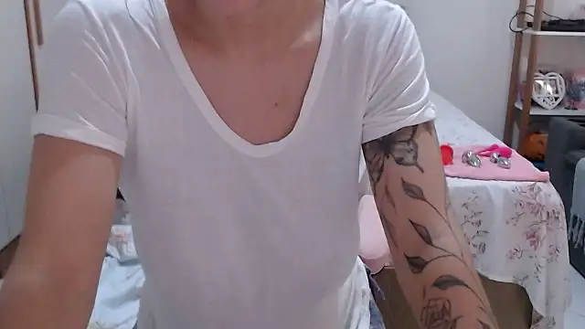 bustycarly online show from June 14, 1:55 pm