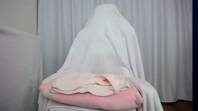 faceless  online show from September 28, 11:26 am