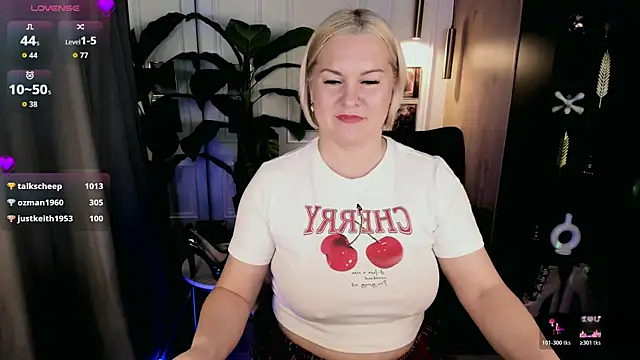 YolandaKiss online show from June 13, 4:21 am