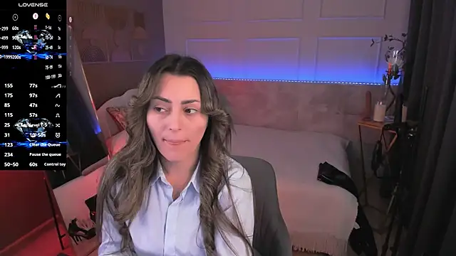 KylieMellow online show from July 18, 5:55 am