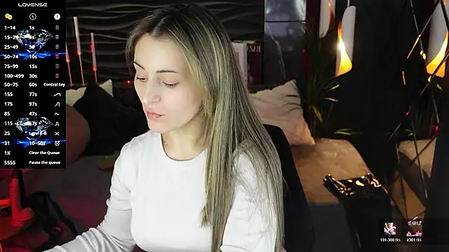 KylieMellow online show from February 28, 1:43 pm