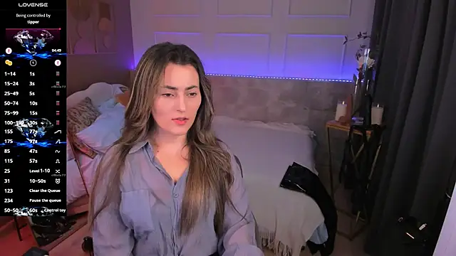 KylieMellow online show from July 13, 6:03 am
