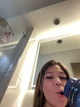 Alyshanon18 online show from November 16, 9:15 pm