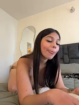 Alyshanon18 online show from May 1, 9:07 pm