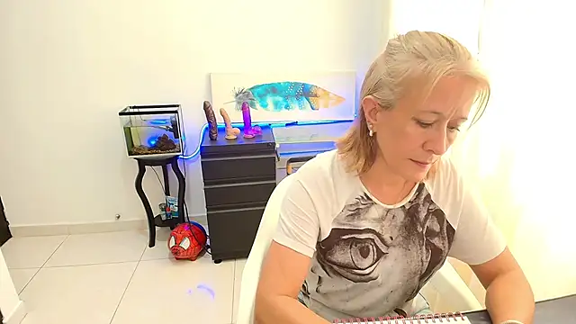 Snapshot of Naty_Stone chatting on October 20, 6:44 pm Naty Stone online show from October 20, 6:44 pm