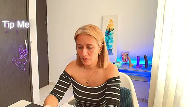 Snapshot of Naty_Stone chatting on September 22, 7:56 pm Naty Stone online show from September 22, 7:56 pm