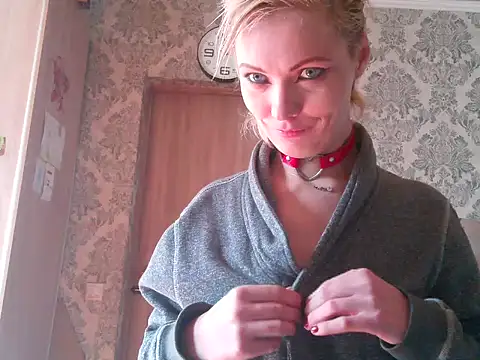 WildMissNiks online show from September 19, 8:57 am