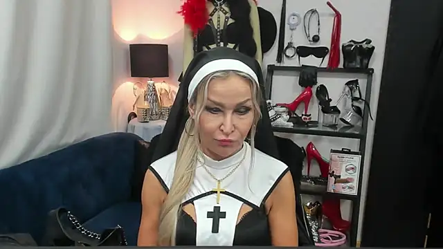 crystaLUX online show from October 31, 6:39 am