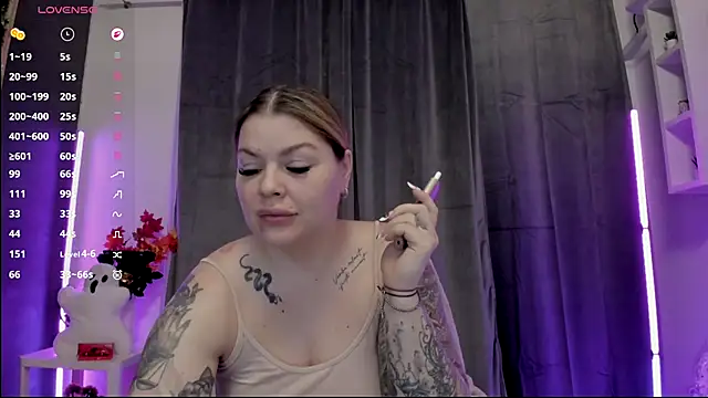 Snapshot of Raven_Luna chatting on October 6, 4:07 am Raven Luna online show from October 6, 4:07 am