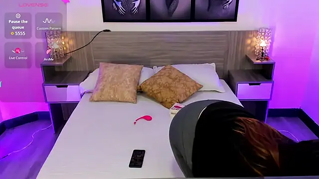 MiaYMolly online show from August 1, 2:46 am