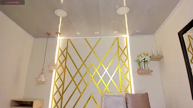 maryevans  online show from March 11, 12:52 pm