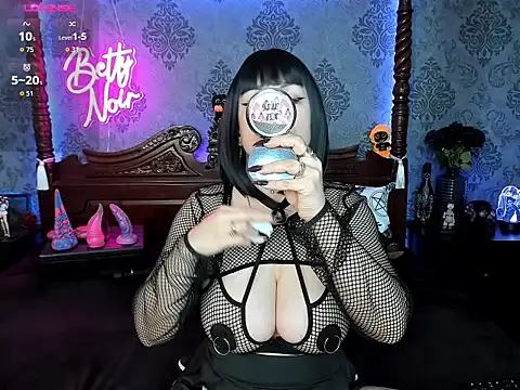 Snapshot of BettyNoir chatting on October 12, 5:48 pm BettyNoir online show from October 12, 5:48 pm