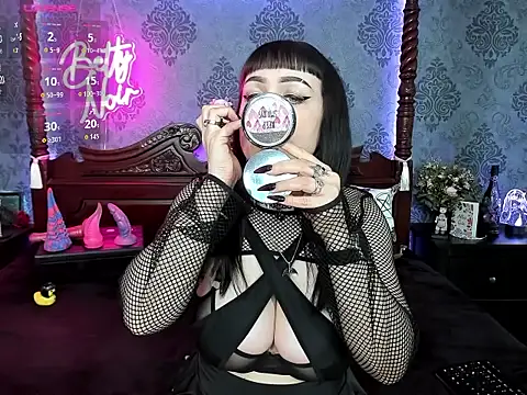 Snapshot of BettyNoir chatting on October 6, 7:47 am BettyNoir online show from October 6, 7:47 am