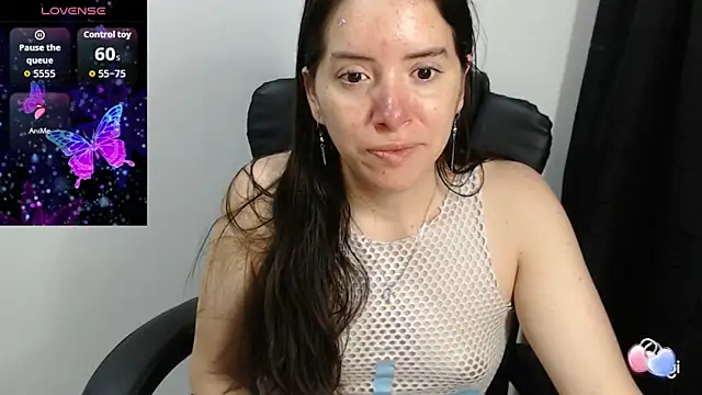 Snapshot of spicey_latina chatting on October 17, 1:47 pm spicey latina online show from October 17, 1:47 pm