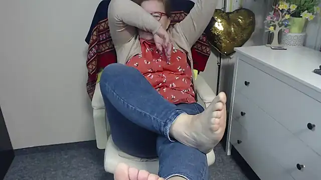 Adelewildx online show from November 10, 5:02 am