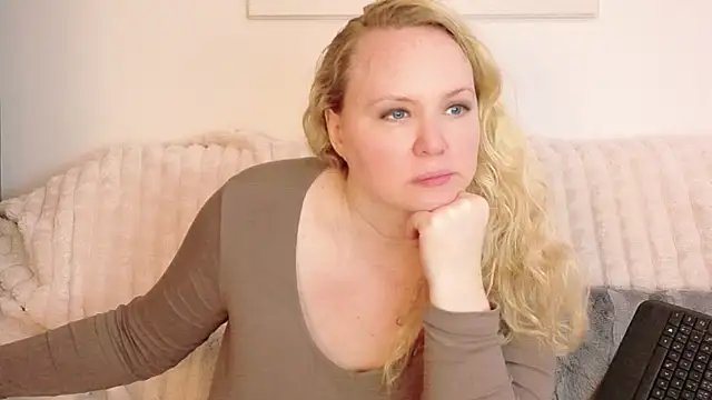 Sarah4you online show from December 14, 9:42 pm