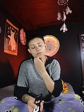 girl intense444 online show from July 9, 1:24 pm