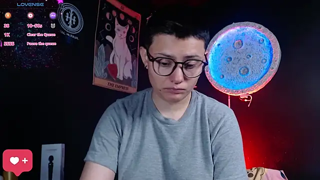 girl intense444 online show from August 4, 1:28 pm
