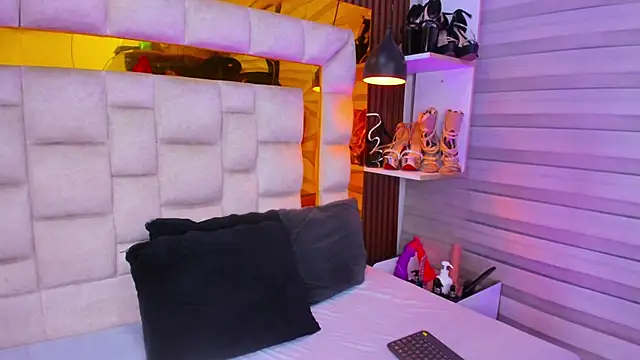 bigass monic online show from May 5, 2:36 am