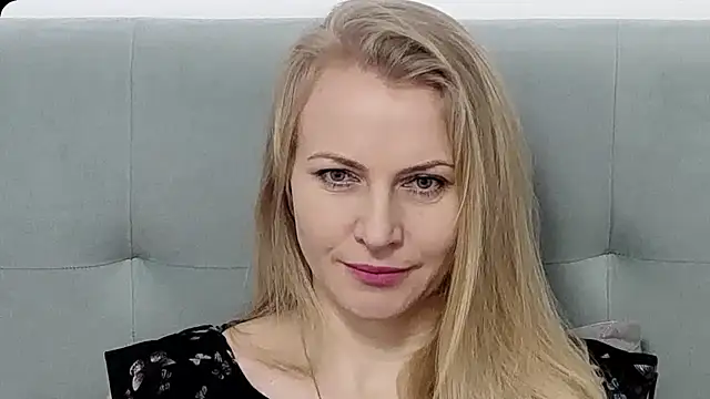 K  Adrienne online show from February 9, 6:48 am