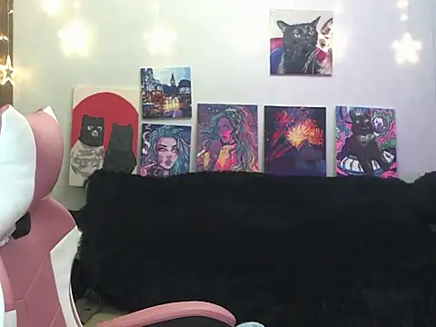 SecretSophia online show from December 4, 2:19 pm