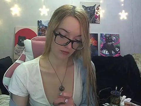 SecretSophia online show from November 22, 8:55 pm