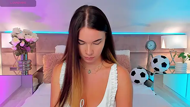 MiaMuse online show from July 5, 7:08 pm