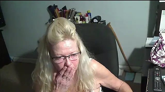 XTRAHORNYONE online show from November 16, 2:35 am