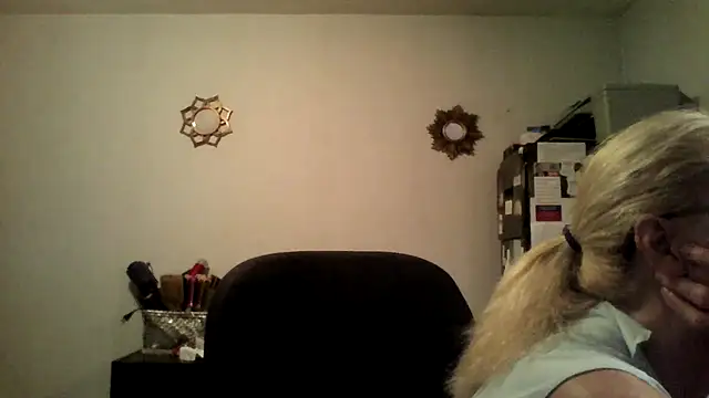 XTRAHORNYONE online show from October 17, 7:28 pm