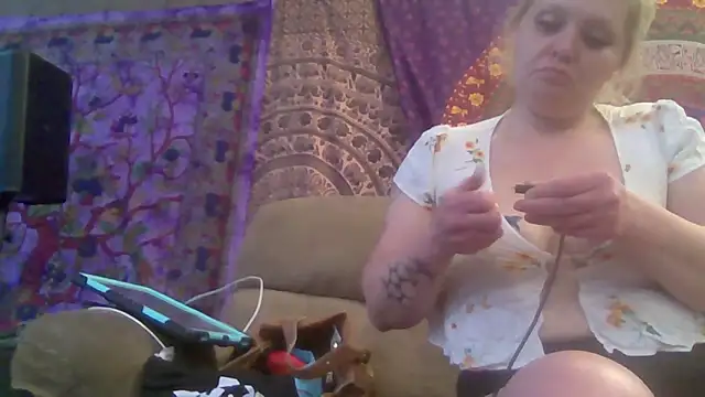 Mostlikely2suckseed88 online show from May 19, 10:28 pm