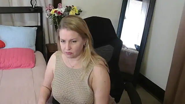 HollieBim online show from February 23, 4:28 pm