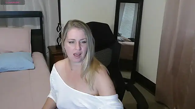 HollieBim online show from September 16, 2:03 pm