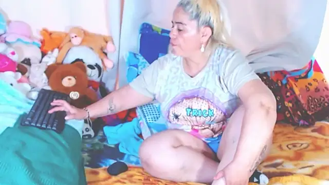 estrellita fugaz16x online show from December 13, 8:59 pm