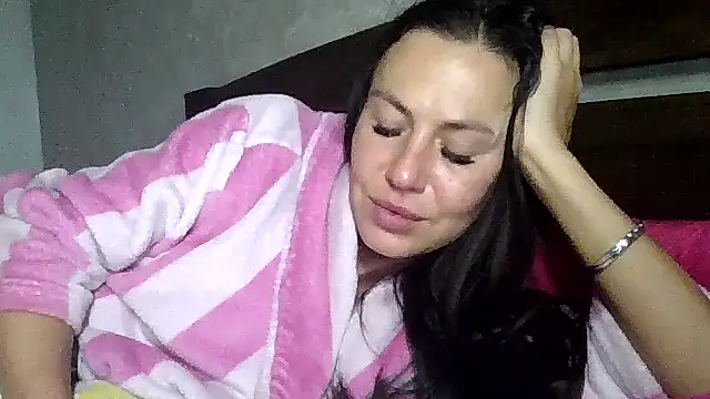 Snapshot of JulianaGold1 chatting on September 28, 10:15 pm JulianaGold1 online show from September 28, 10:15 pm